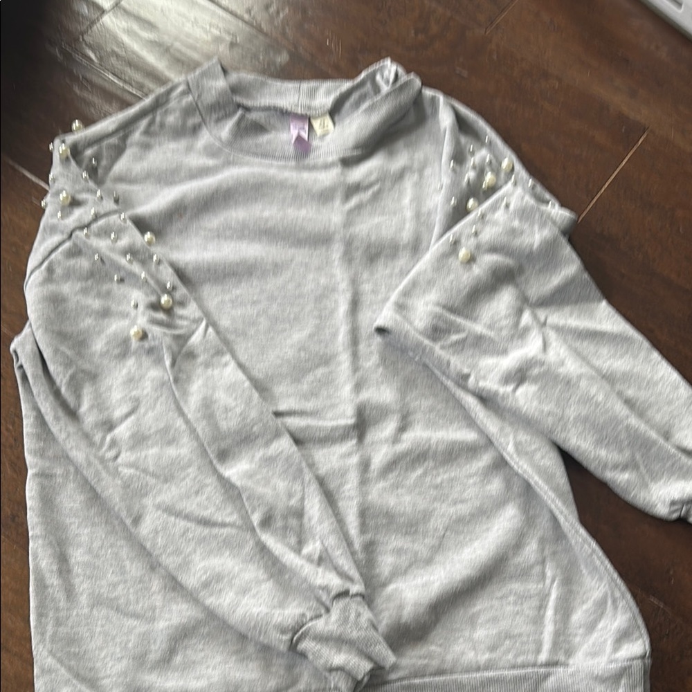 Light Gray Relaxed Fit Sweatshirt with Crew Neckline